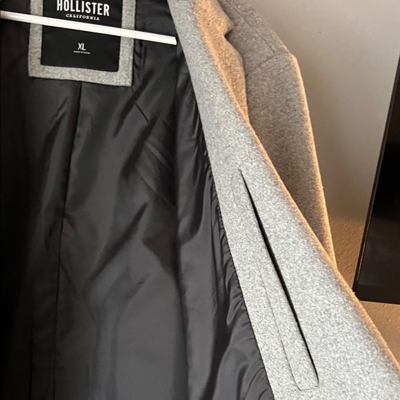 Hollister Men's Classic Gray Trench Coat - Picture 4 of 6